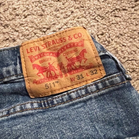 Distressed Levi Jeans - Picture 4 of 4